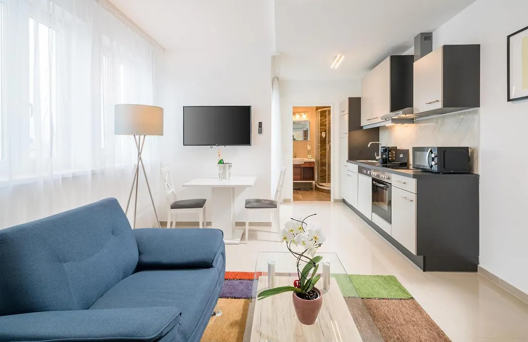 Best Western Plus Celebrity Suites-1